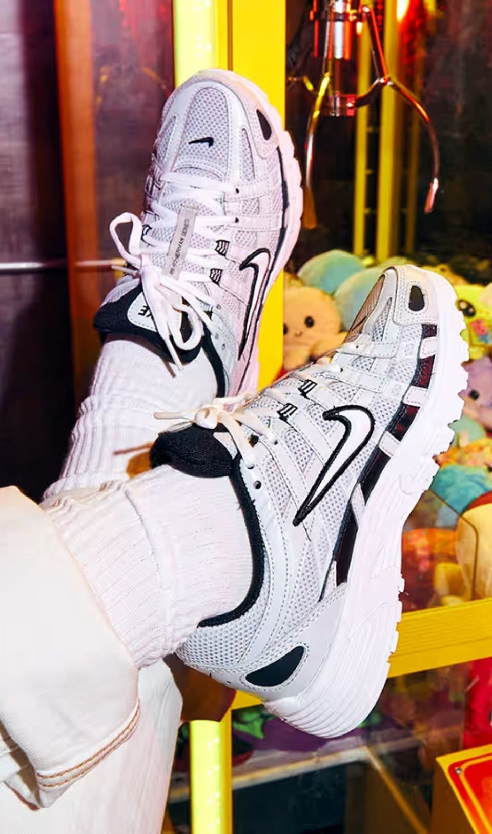 NIKE